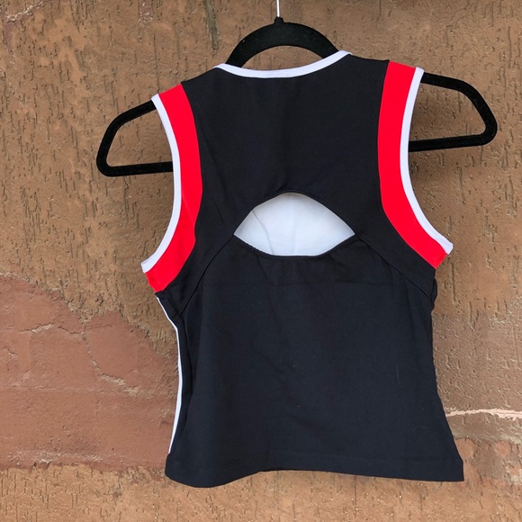 90s Cropped Workout Top - Picture 2 of 3